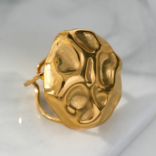 Bague Dorée Surface Ronde Incurvée