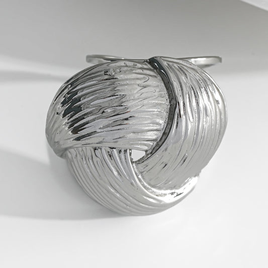 Bague Argentée Large Bandes Croisées Gravure Lignes