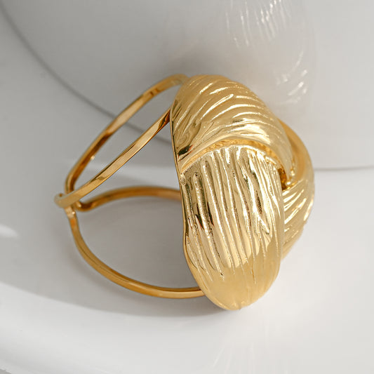 Bague Dorée Large Bandes Croisées Gravure Lignes