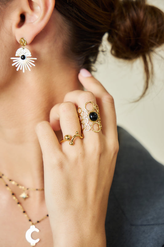 Bague Dorée Ajustable Courbe Avec Trois Boules