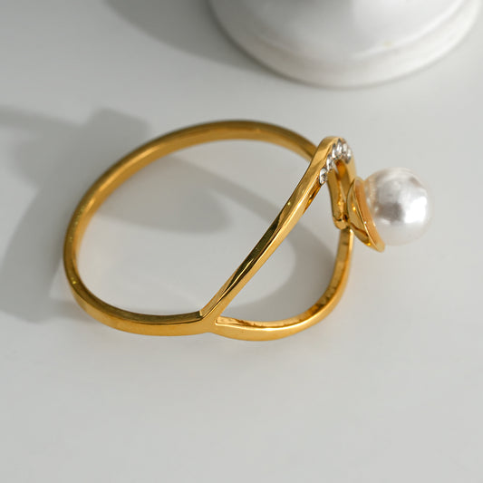 Bague dorée ligne avec perle synthétique et stras