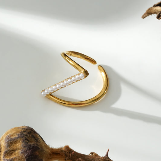 Bague Dorée Ligne Diagonale En Perles