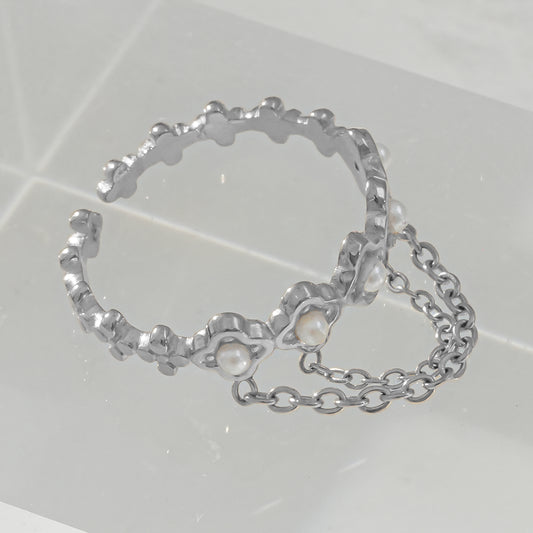 Bague Argentée Incrustée de Perles Avec Double Chaînes