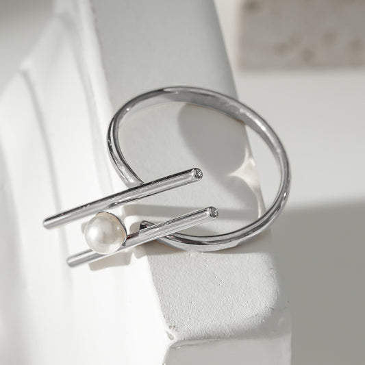 Bague Argentée Double Barres Obliques Avec Perle