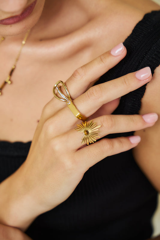 Bague Carrée Dorée Avec Strass