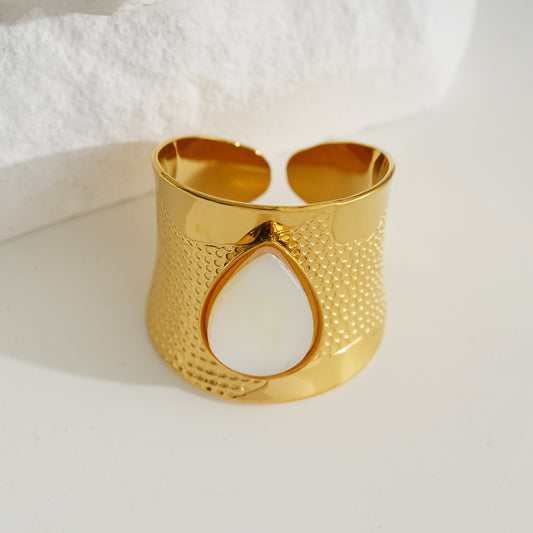 Bague Large Avec Pierre Blanche Dorée