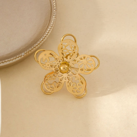 Bague Dorée Floral Aux Pétales Délicats Léger Et Raffiné