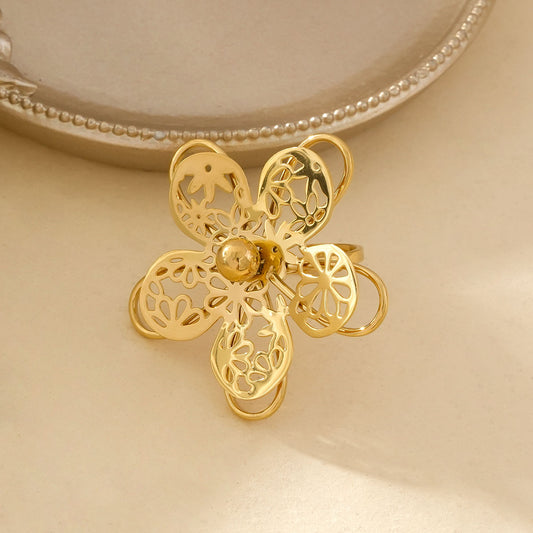 Bague Dorée Floral Aux Pétales Délicats Léger Et Raffiné
