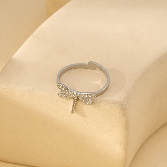 Bague Argentée Ajustable Libellule Finement Détaillée
