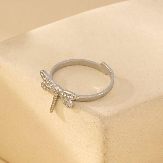 Bague Argentée Ajustable Libellule Finement Détaillée