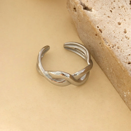 Bague Argentée Entrelacé Fluide