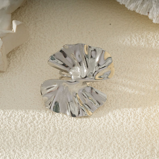 Bague Argentée Élégance Botanique Et Ondulations