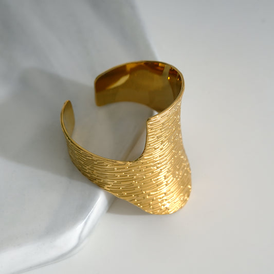 Bague Dorée Large Gravure Multilignes