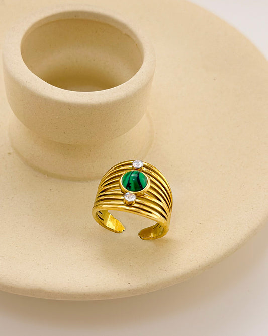 Bague Dorée Ouverte Multi Lignes Serties de Pierre Malachite Et Strass