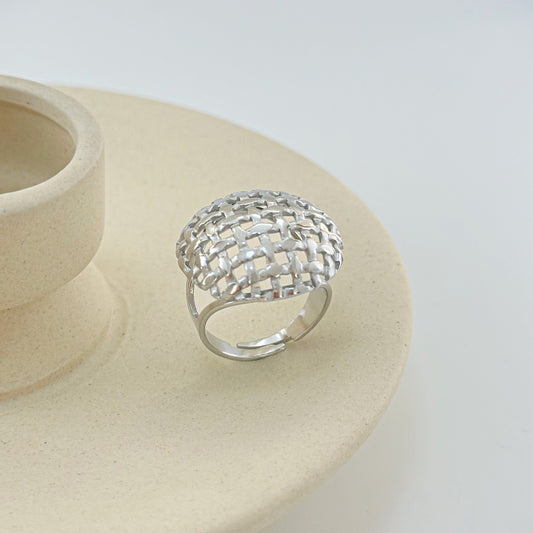 Bague Argentée Dôme Motif Quadrillé