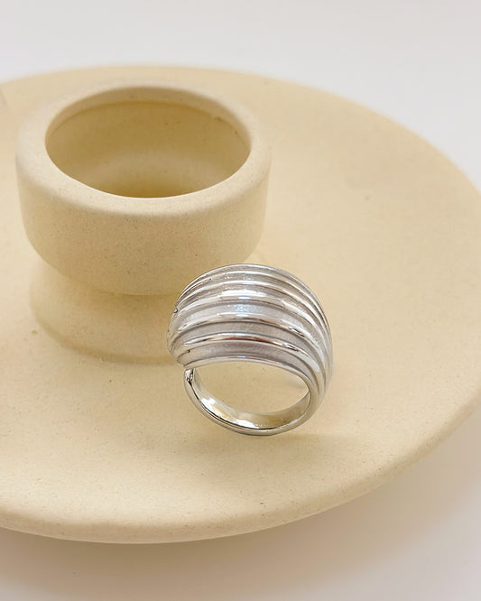 Bague Argentée Ouverte Large Bande Gravure Lignes