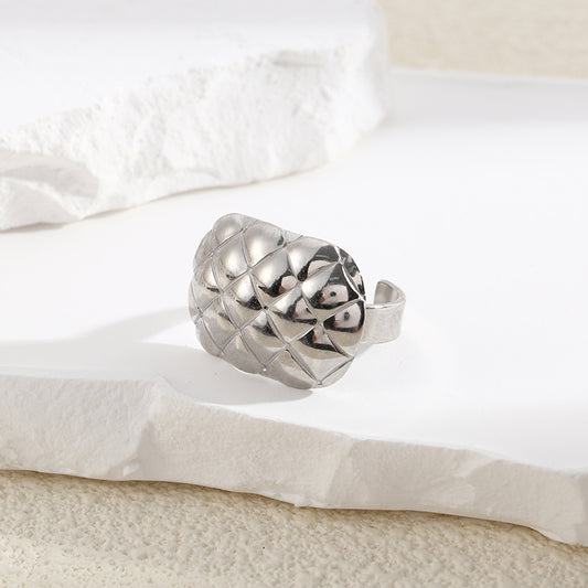 Bague Argentée Ouverte Large Plaque Matelassée Brillante