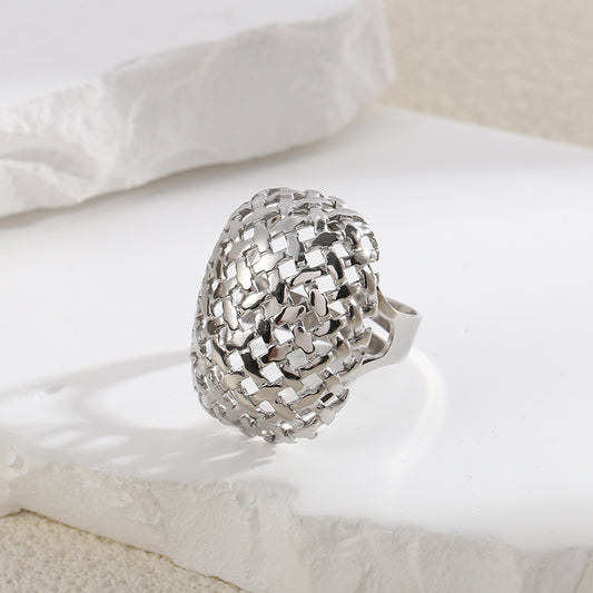 Bague Argentée Dôme Oblongue Creux Motif Quadrillé