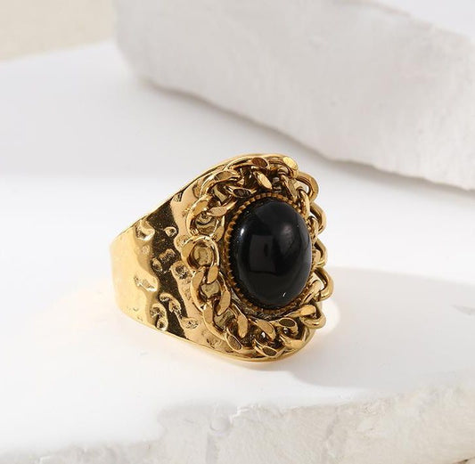 Bague Dorée Large Avec Chaîne En Maillons Et Grosse Pierre Noire