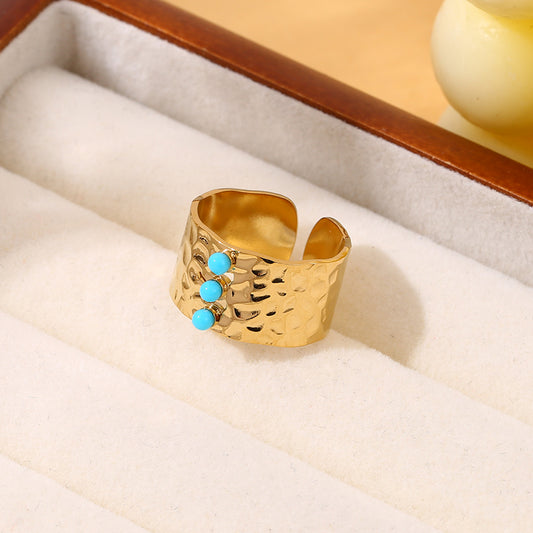 Bague dorée épaisse martelée avec pierre turquoise