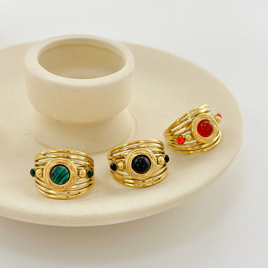 Bague Dorée Multi lignes Avec Pierre Rouge