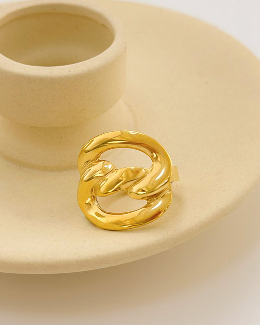 Bague Dorée Double Anneaux Irréguliers Entrelaces Brillants