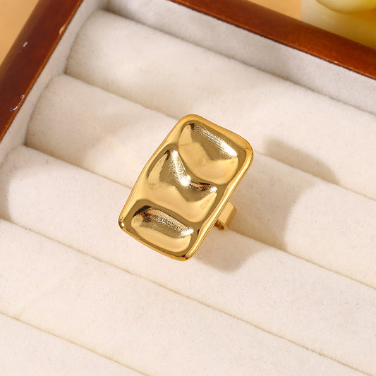 Bague Dorée avec Rectangle Martelée