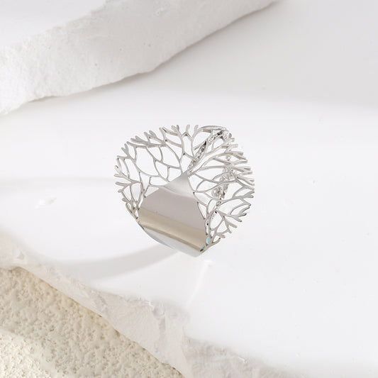 Bague Argentée Ajustable Arbre Ajouré Avec Plaque Feuille