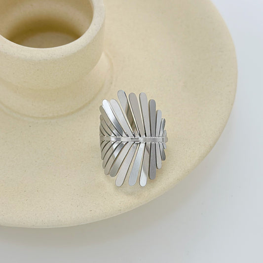 Bague Argentée Feuilles de Plumes Brillantes
