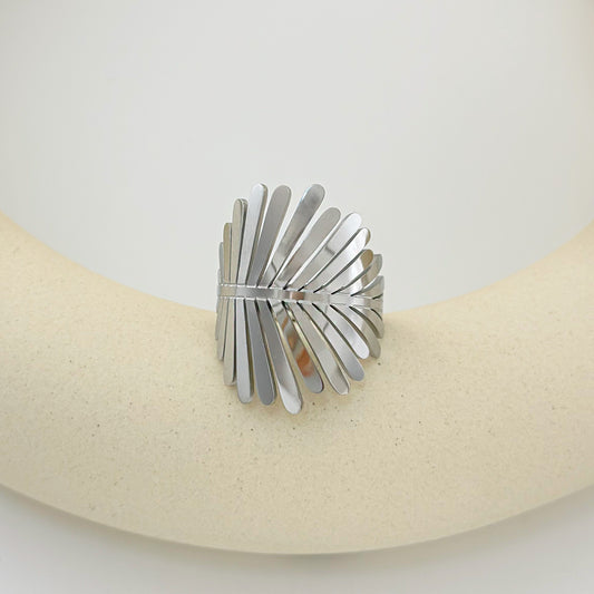 Bague Argentée Feuilles de Plumes Brillantes