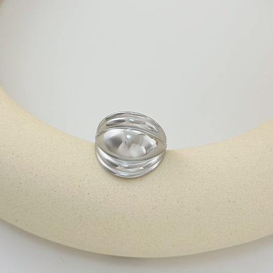 Bague Argentée Sphère Partielle Brillante Avec Ondulations