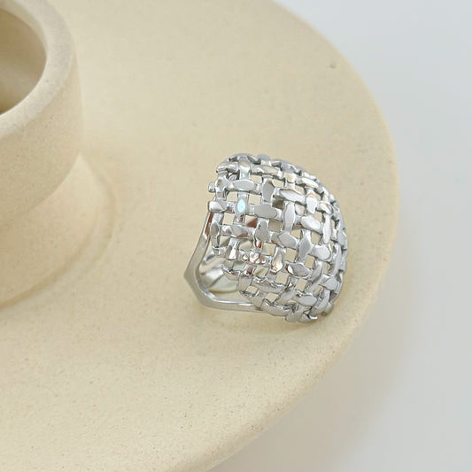 Bague Argentée Dôme Carré Motif Quadrillé