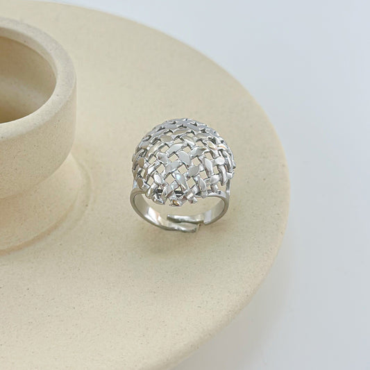 Bague Argentée Dôme Carré Motif Quadrillé