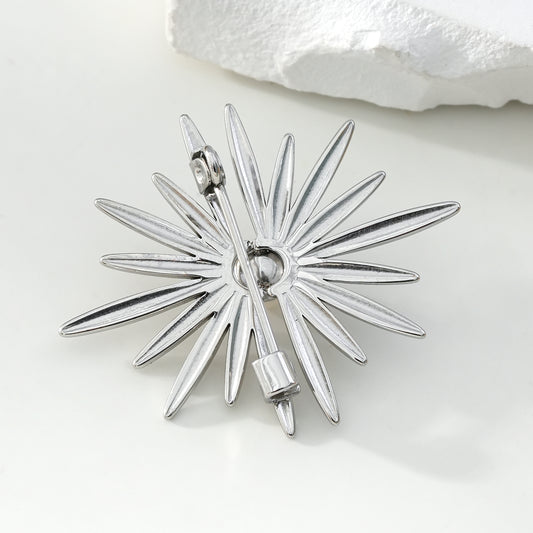 Broche Argentée Soleil Brillant Avec Perle