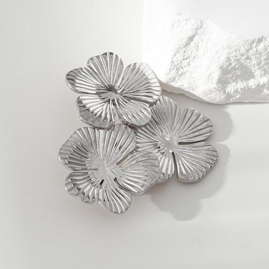 Broche Argentée Trois Fleurs