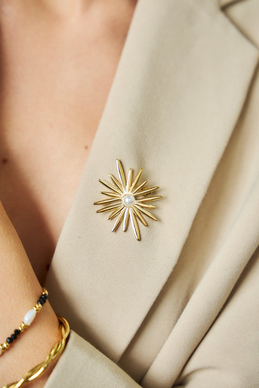 Broche Dorée Soleil Brillant Avec Perle