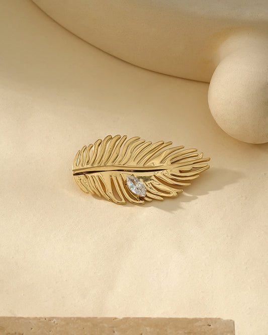 Broche Dorée Feuille Fougère Ornée de Strass