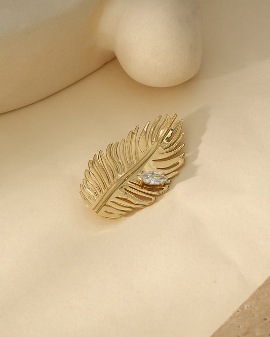 Broche Dorée Feuille Fougère Ornée de Strass