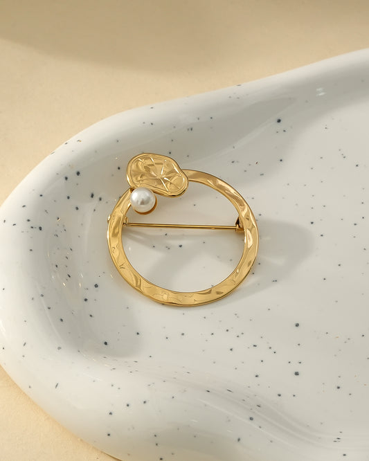 Broche Dorée Anneau Plat Et Feuille Lotus Ornée de Perle