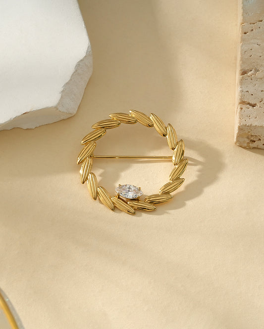 Broche Dorée Couronne de Feuilles Fines Orné de Strass