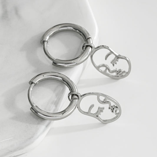 Boucles d'Oreilles Mini Créoles Pendentifs Visages Argentées