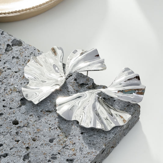 Boucles d'Oreilles Argentées Feuilles Ginkgo Ondulées Brillantes