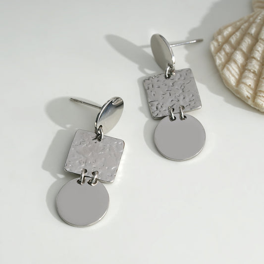 Boucles d'Oreilles Argentées Pendantes Plaques Martelées