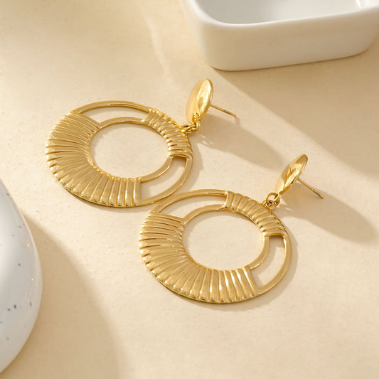 Boucles d'Oreilles Dorées Cercle Ajouré