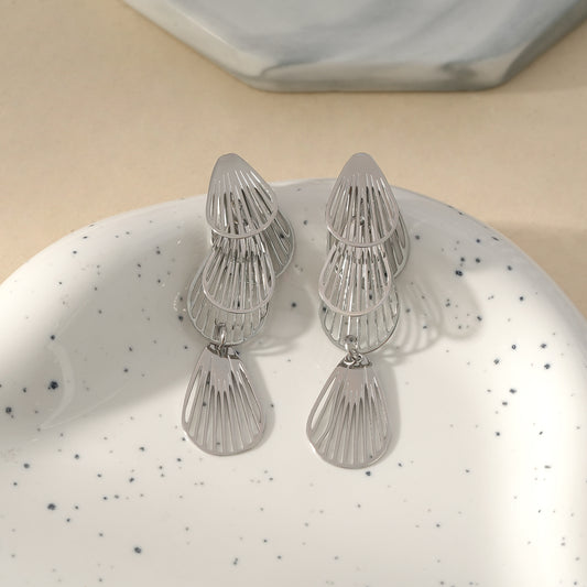 Boucles d'Oreilles Argentées Pendantes Gouttes Ajourées