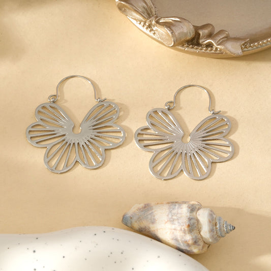 Boucles d'Oreilles Argentées Forme De Fleur Ajourée