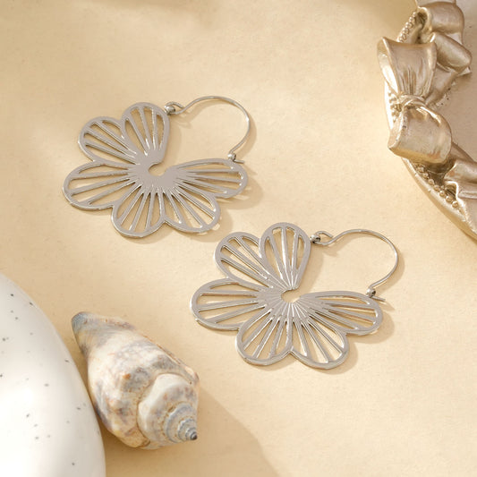 Boucles d'Oreilles Argentées Forme De Fleur Ajourée