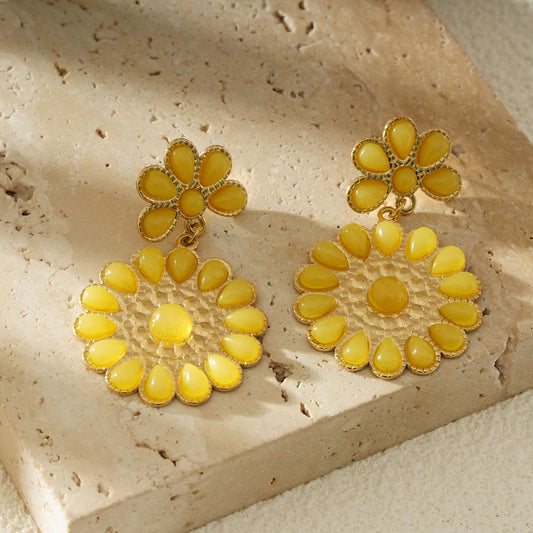 Boucles d'Oreilles Pendantes Dorées Bohème Fleur Nacre Jaune Et Or Martelé