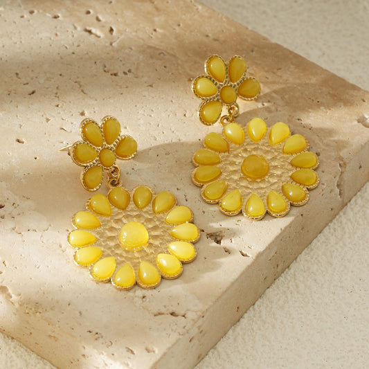 Boucles d'Oreilles Pendantes Dorées Bohème Fleur Nacre Jaune Et Or Martelé