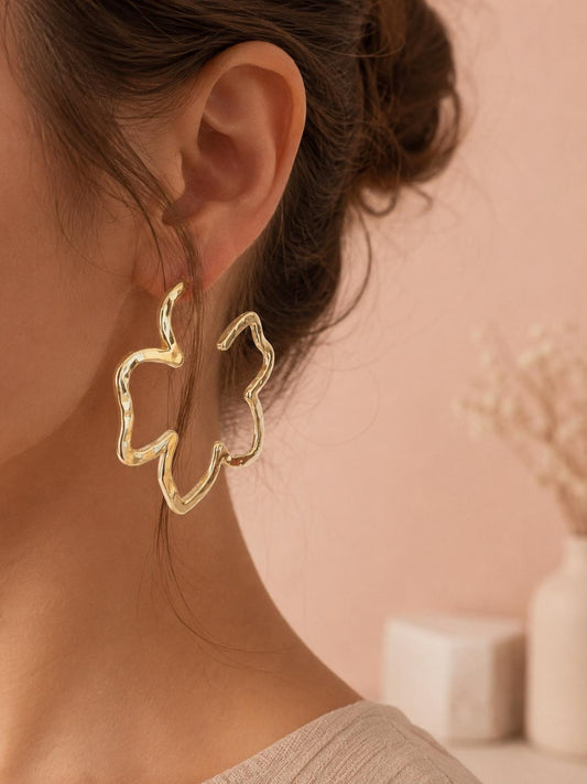 Boucles d'Oreilles Créoles Dorées Ajourées En Forme De Fleur